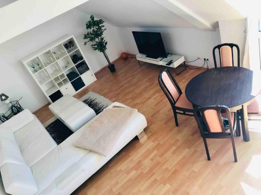 Apartment 2 Zi Whg Auf 2 Etagen Dg, Aufzug, Balkon *